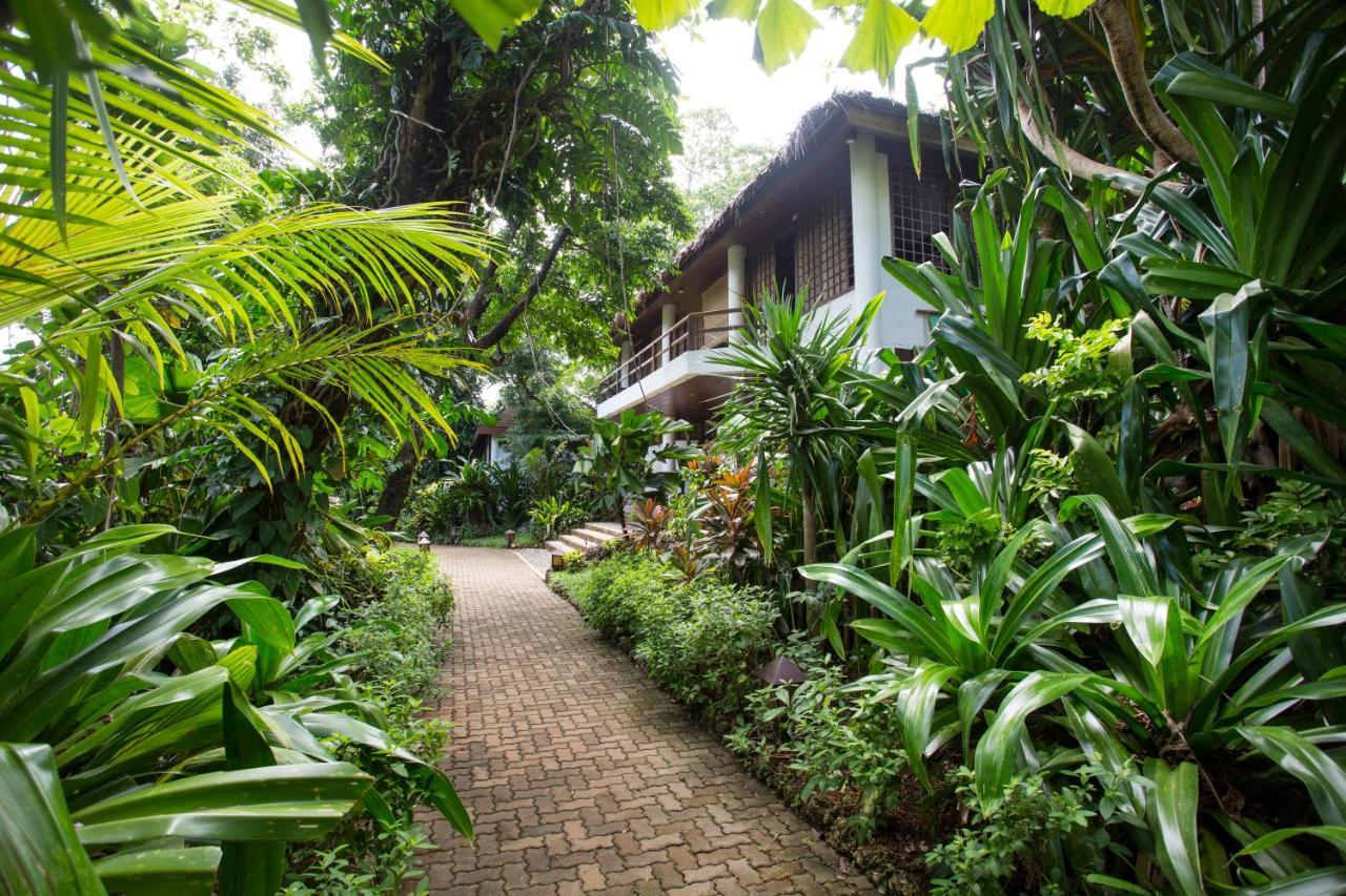 Mandala Spa & Resort Villas Manoc-Manoc Exteriör bild