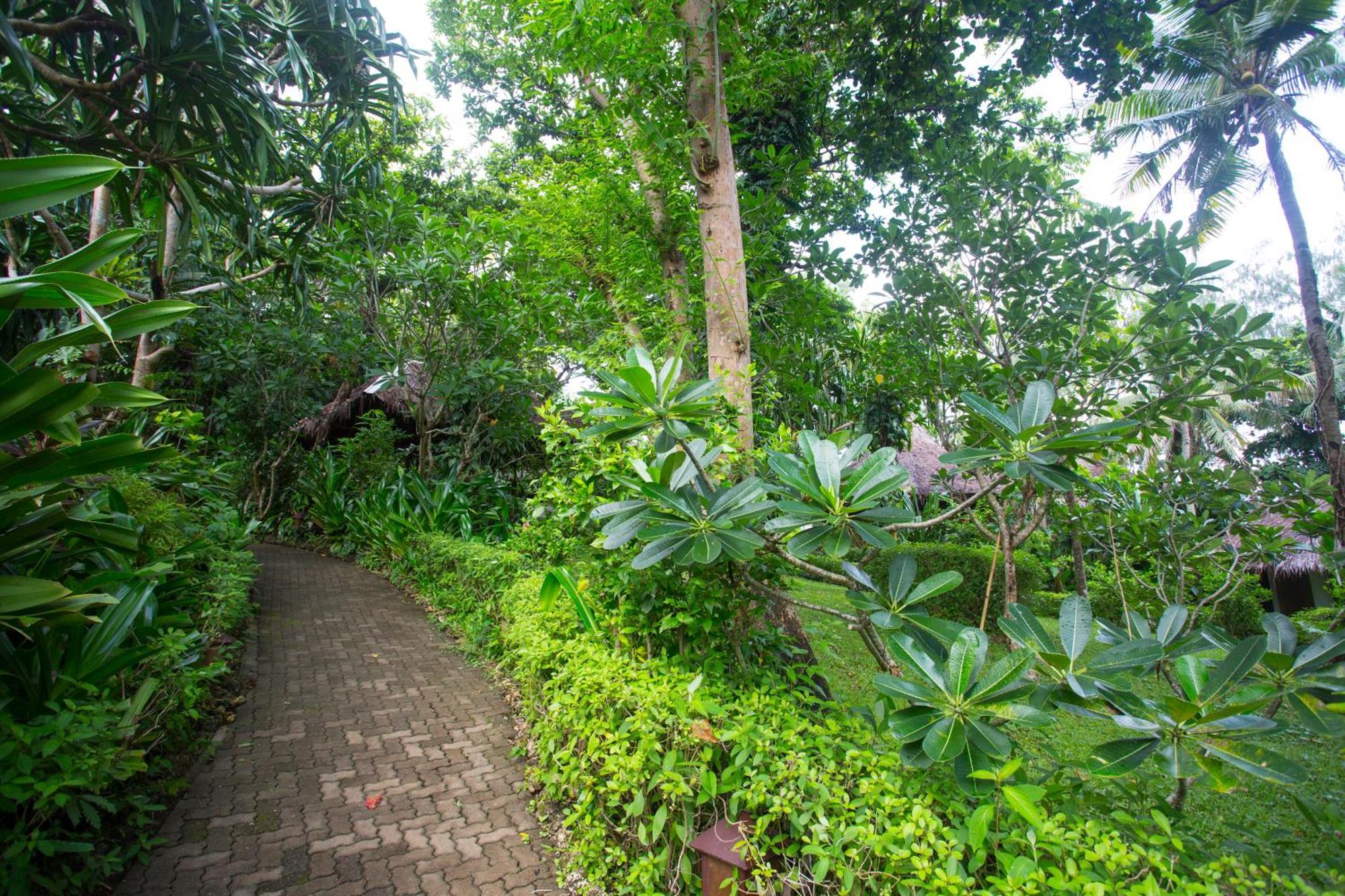 Mandala Spa & Resort Villas Manoc-Manoc Exteriör bild