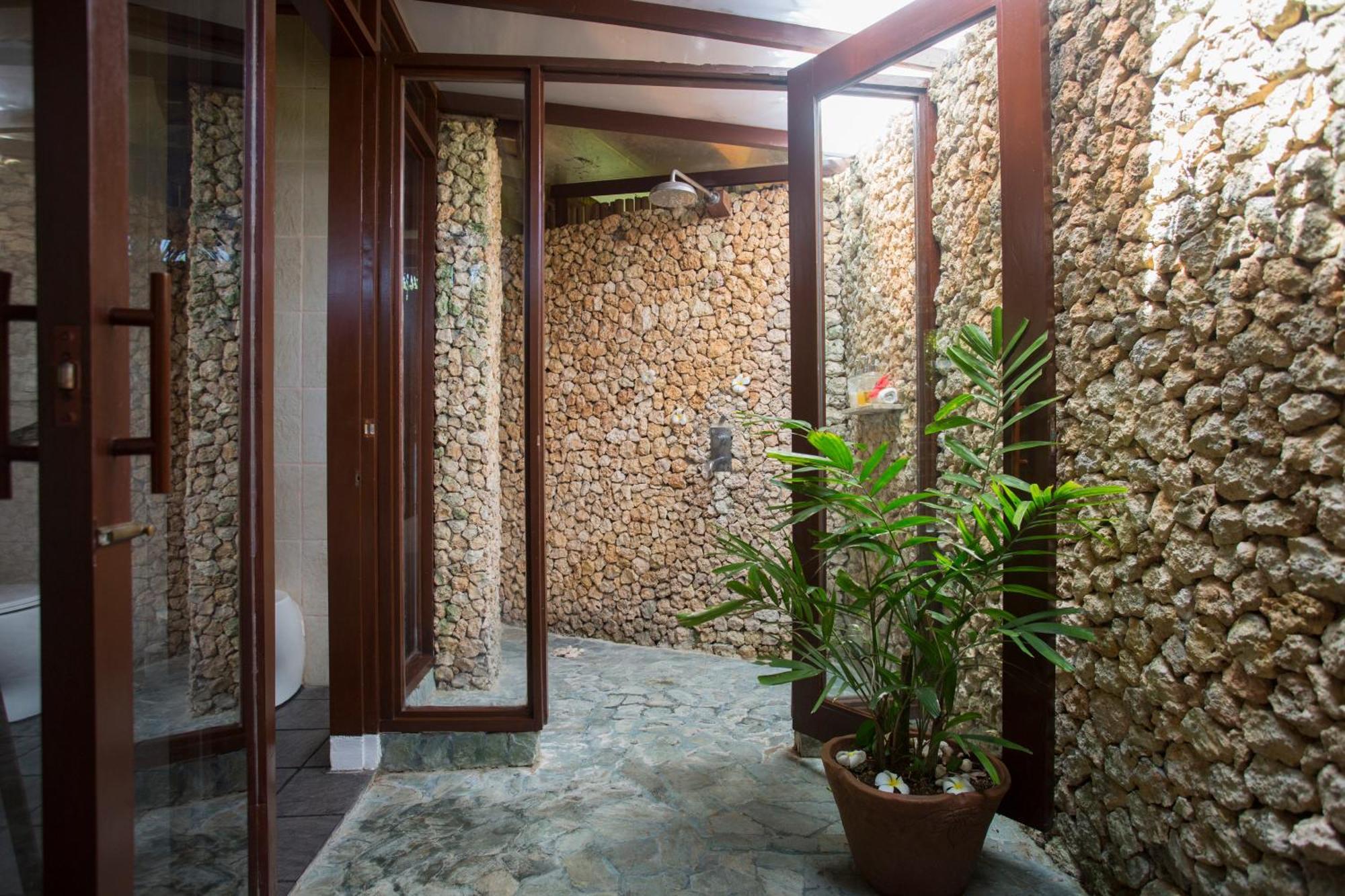 Mandala Spa & Resort Villas Manoc-Manoc Exteriör bild