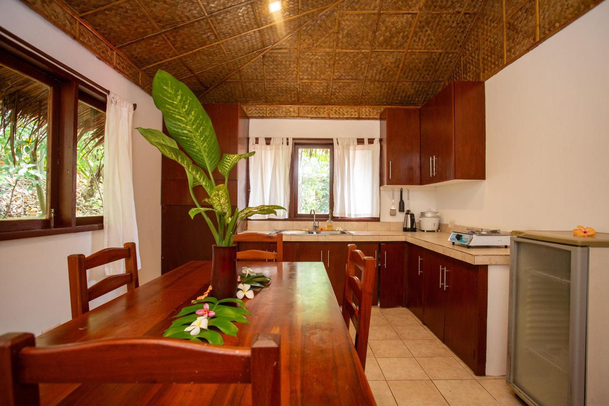 Mandala Spa & Resort Villas Manoc-Manoc Exteriör bild