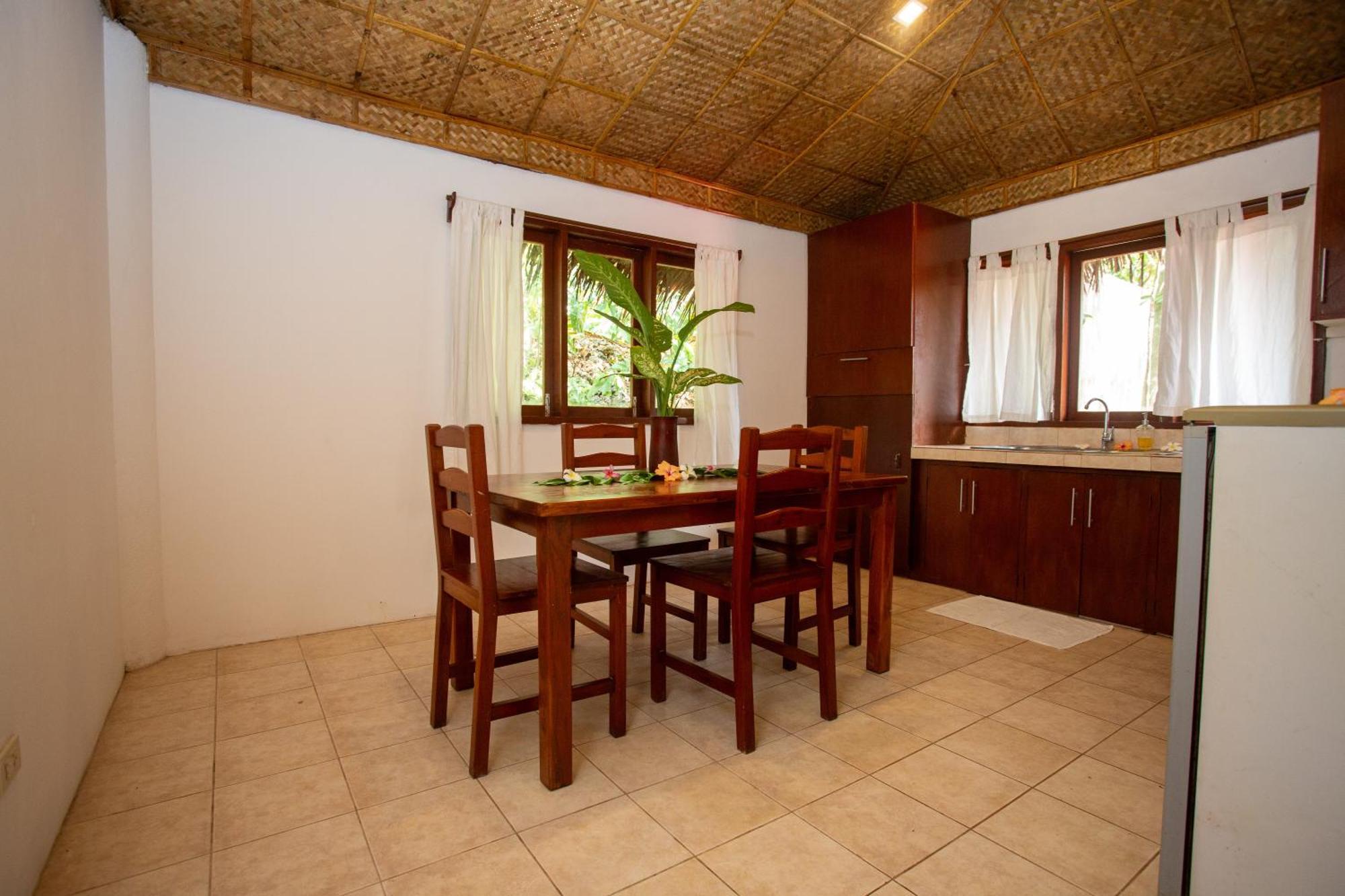 Mandala Spa & Resort Villas Manoc-Manoc Exteriör bild